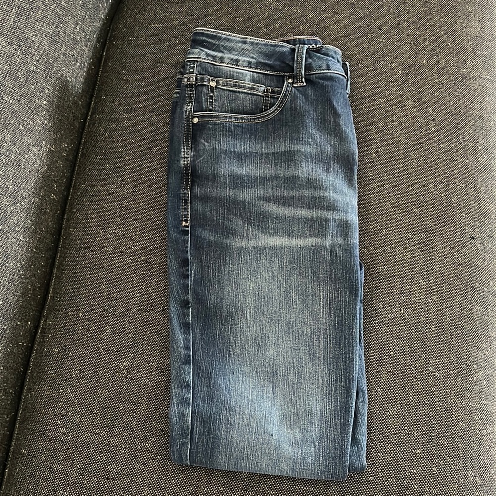 These are brand new, never worn Maurice’s Blue jeans.